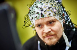 Scientists Connect Three People's Minds So They can Communicate Using Brainwaves Alone